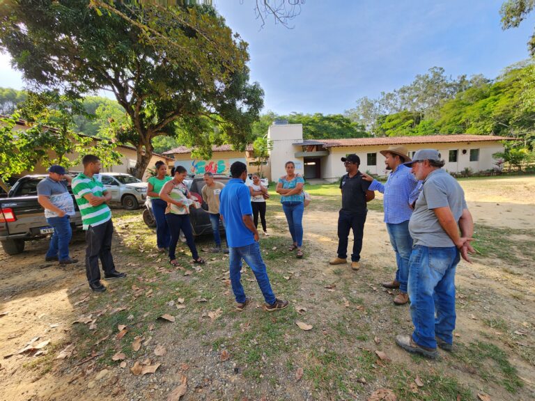 Leia mais sobre o artigo Produtores rurais de Marilac visitam o Cetrecs em busca de tecnologias
