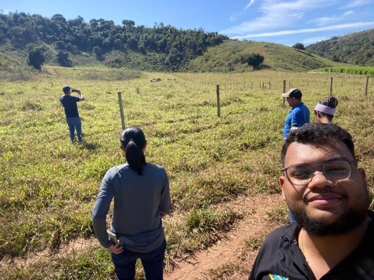 Leia mais sobre o artigo Colaborador do CIAAT ganha aprendizado ao acompanhar ações do projeto Frutificar em Marilac